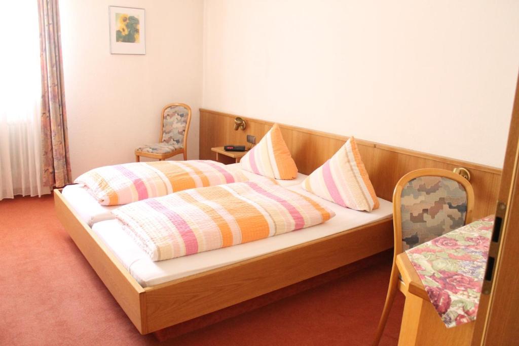 Gasthof Kreuz Heitersheim Room photo