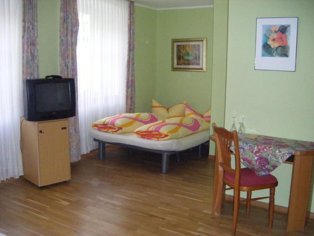 Gasthof Kreuz Heitersheim Room photo